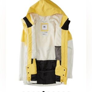 NWT DC Cruiser Ski Jacket size Small